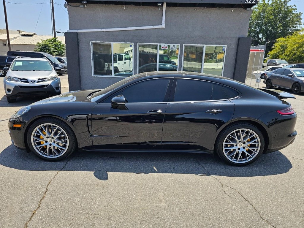 Porsche Panamera Vehicle Full-screen Gallery Image 12
