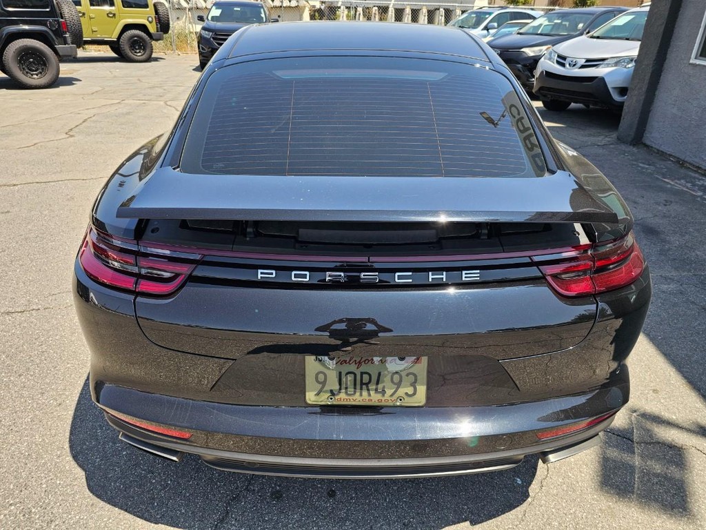 Porsche Panamera Vehicle Full-screen Gallery Image 14