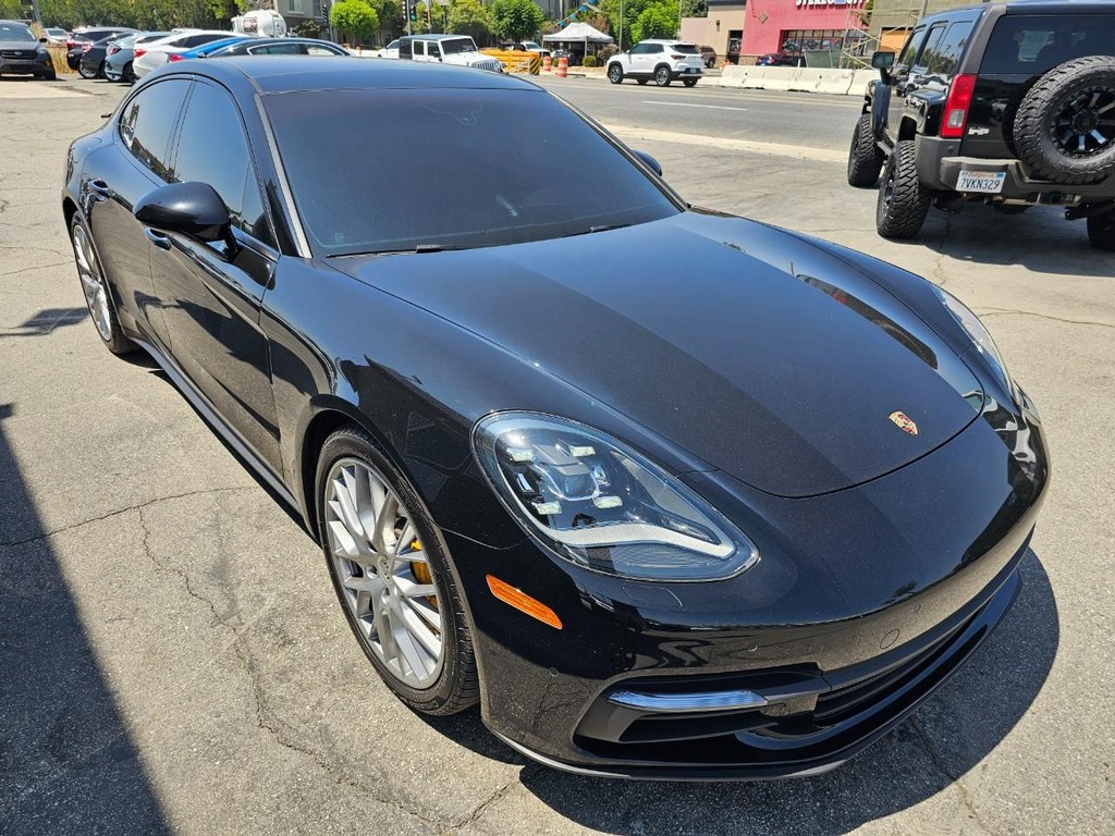 Porsche Panamera Vehicle Full-screen Gallery Image 16