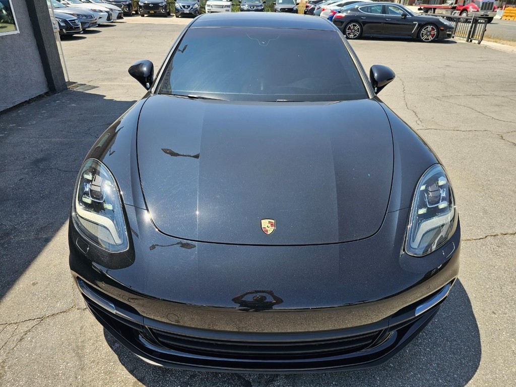Porsche Panamera Vehicle Full-screen Gallery Image 17