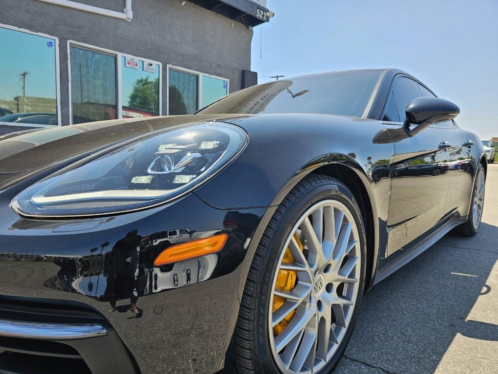Porsche Panamera Vehicle Full-screen Gallery Image 19