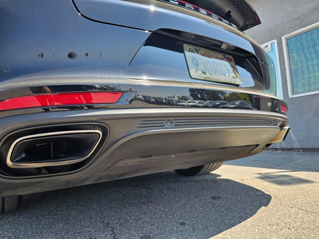 Porsche Panamera Vehicle Full-screen Gallery Image 22
