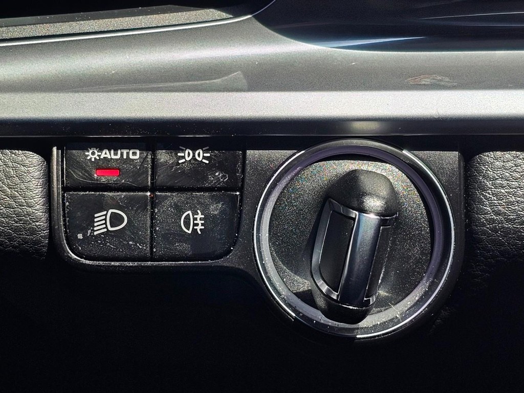 Porsche Panamera Vehicle Full-screen Gallery Image 30