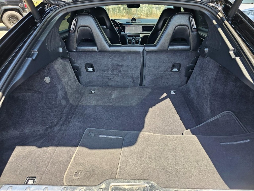 Porsche Panamera Vehicle Full-screen Gallery Image 47