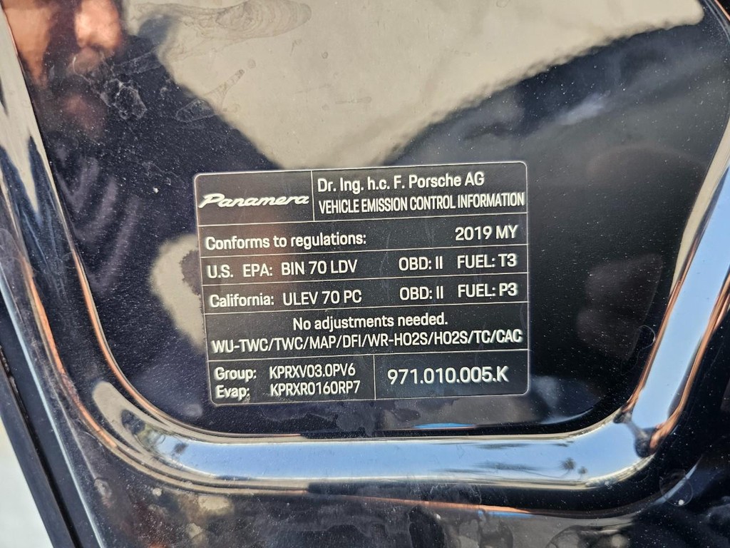 Porsche Panamera Vehicle Full-screen Gallery Image 49