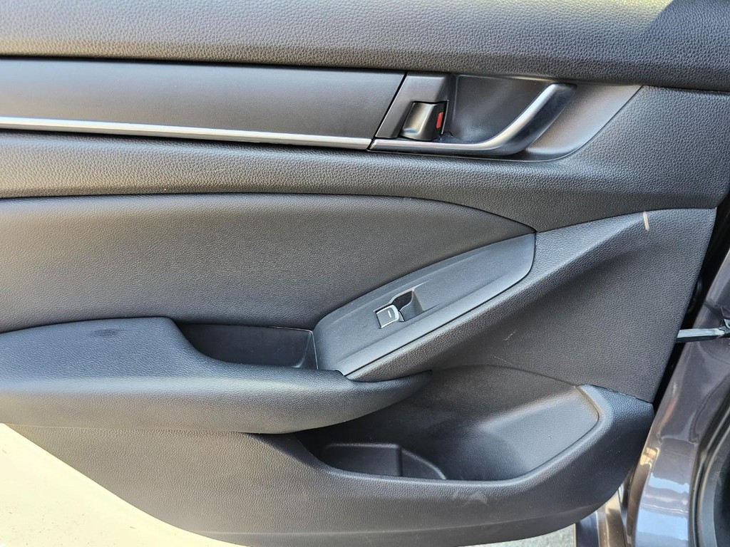 Honda Accord Hybrid Vehicle Full-screen Gallery Image 24