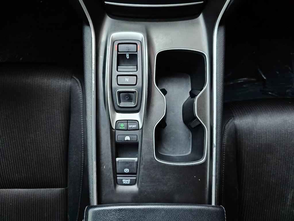 Honda Accord Hybrid Vehicle Full-screen Gallery Image 32