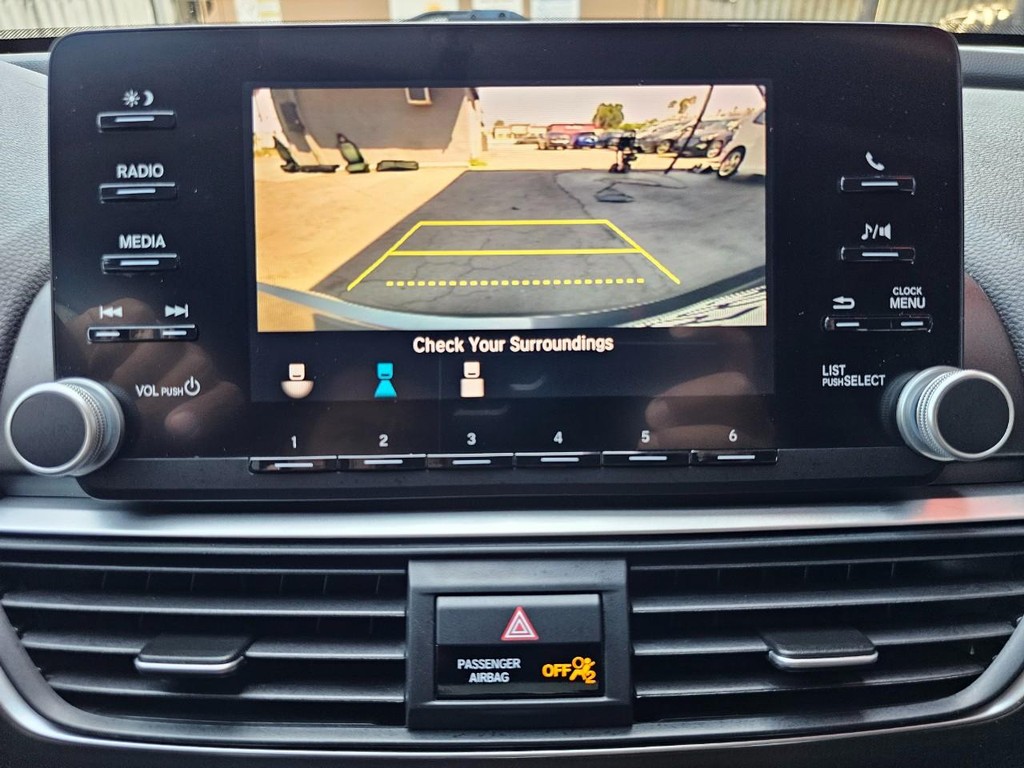 Honda Accord Hybrid Vehicle Full-screen Gallery Image 34