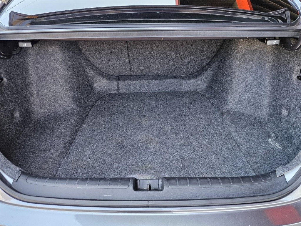 Honda Accord Hybrid Vehicle Full-screen Gallery Image 35