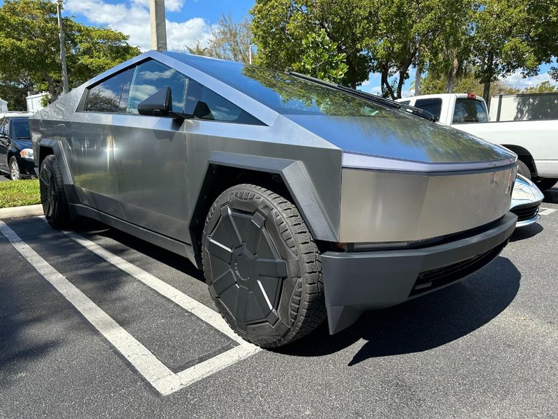 Tesla Other Vehicle Image 02