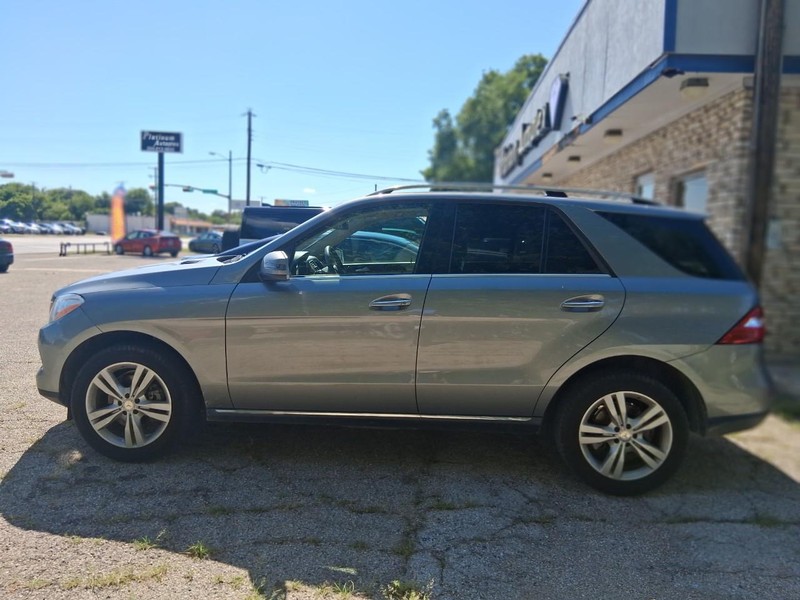 Mercedes-Benz M-Class Vehicle Image 02