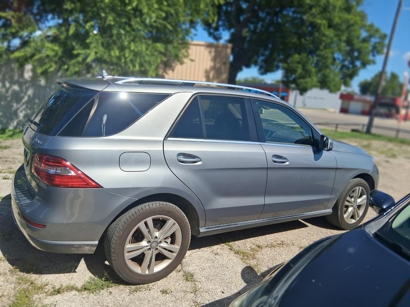 Mercedes-Benz M-Class Vehicle Image 04