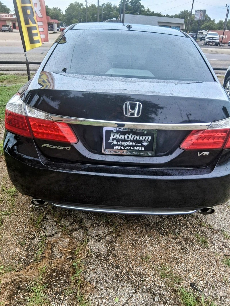 Honda Accord Sedan Vehicle Image 02