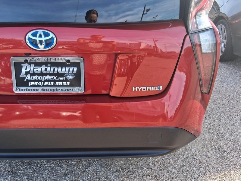 Toyota Prius Vehicle Image 03
