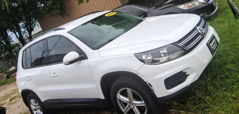Volkswagen Tiguan Vehicle Image 02