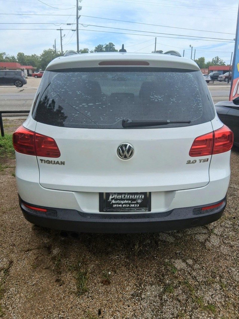 Volkswagen Tiguan Vehicle Image 04