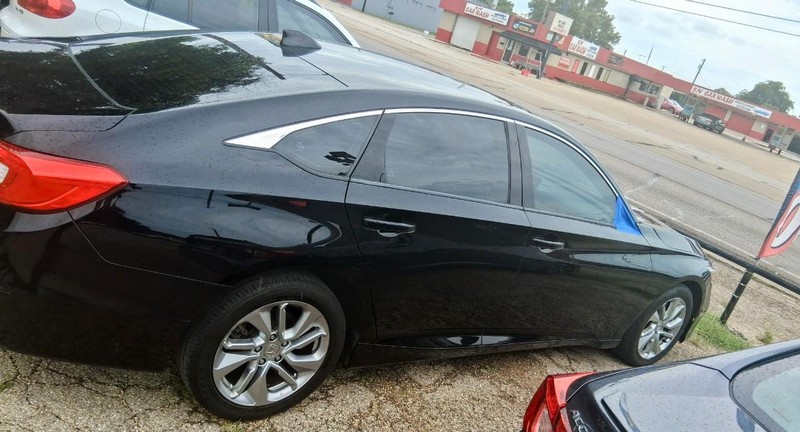 Nissan Altima Vehicle Image 02