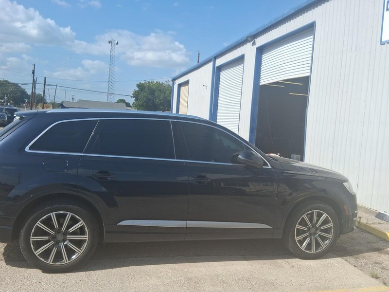 Audi Q7 Vehicle Image 04
