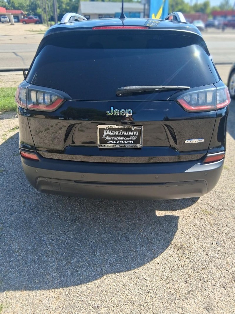 Jeep Cherokee Vehicle Image 03