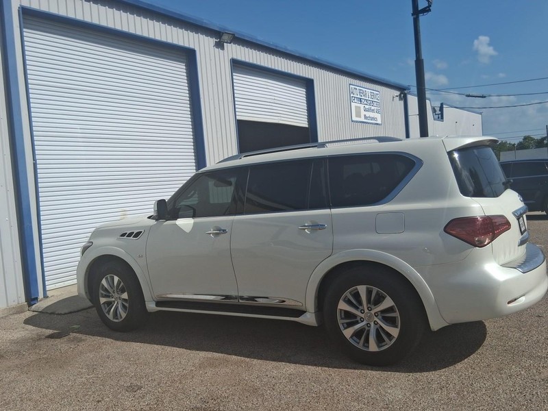 INFINITI QX80 Vehicle Image 02