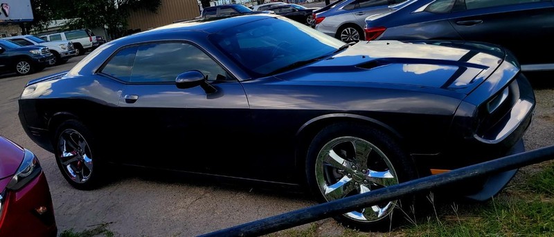Dodge Challenger Vehicle Image 02