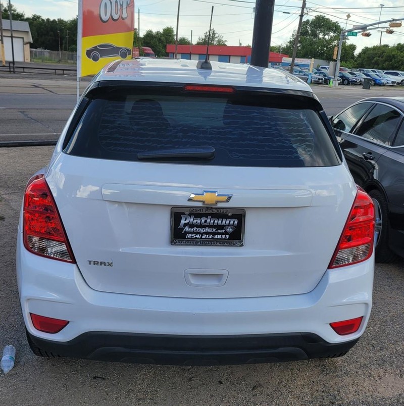 Chevrolet Trax Vehicle Image 02