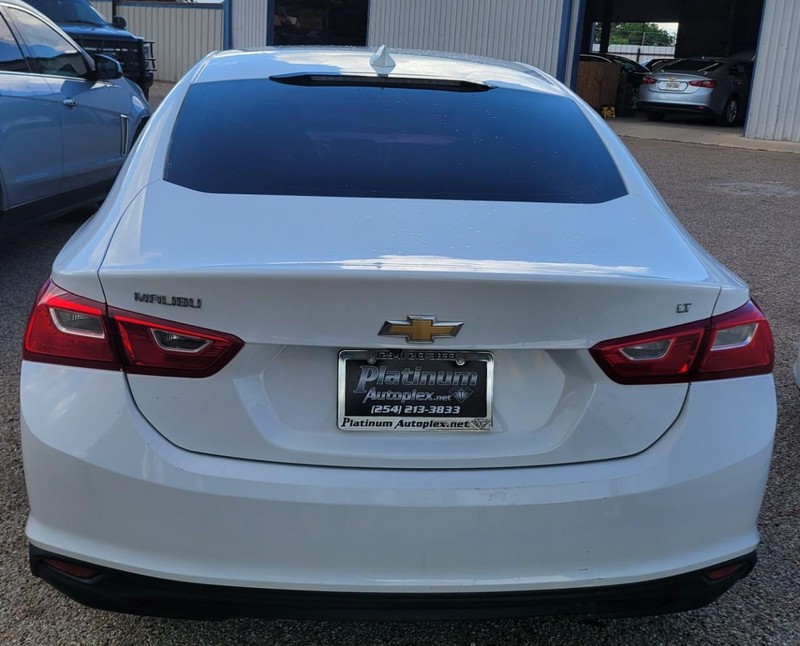 Chevrolet Malibu Vehicle Image 03