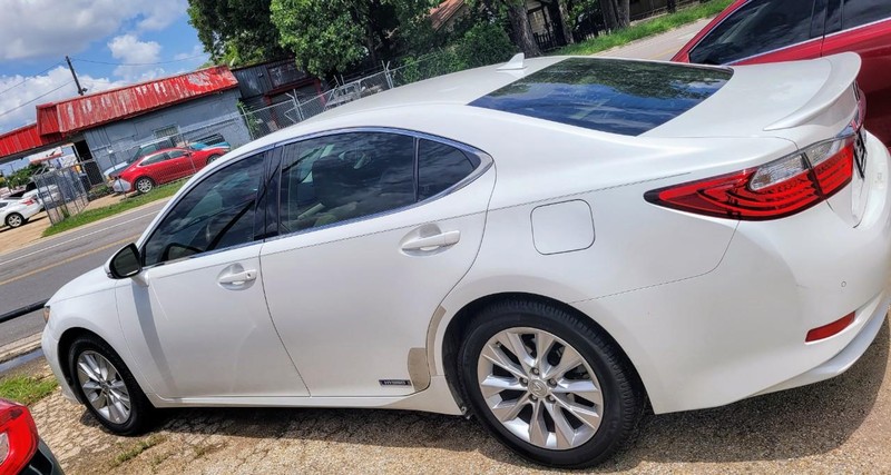 Lexus ES 300h Vehicle Image 04