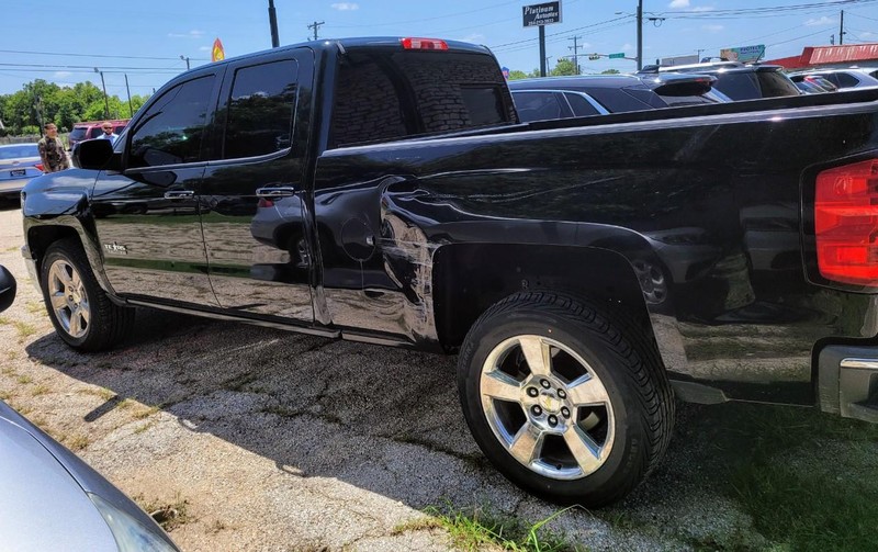 Chevrolet Silverado 1500 Vehicle Image 02