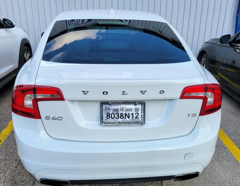 Volvo S60 Vehicle Image 02
