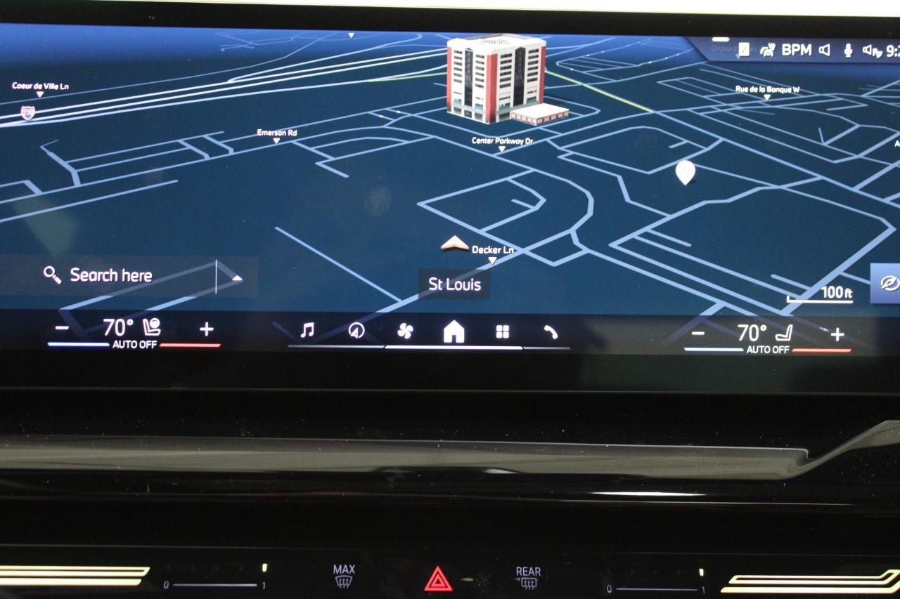 BMW 5 Series Vehicle Full-screen Gallery Image 27