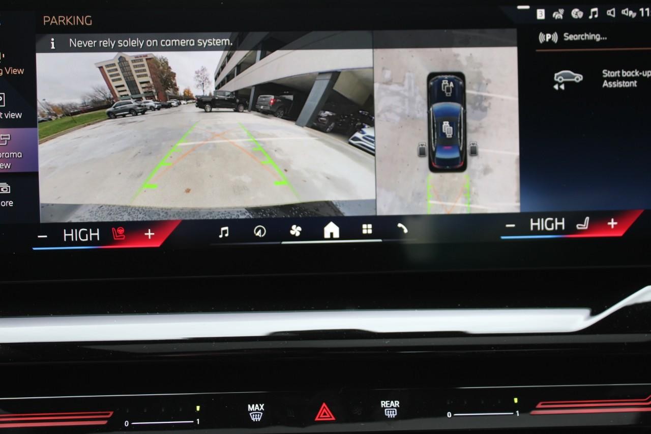 BMW 5 Series Vehicle Full-screen Gallery Image 26