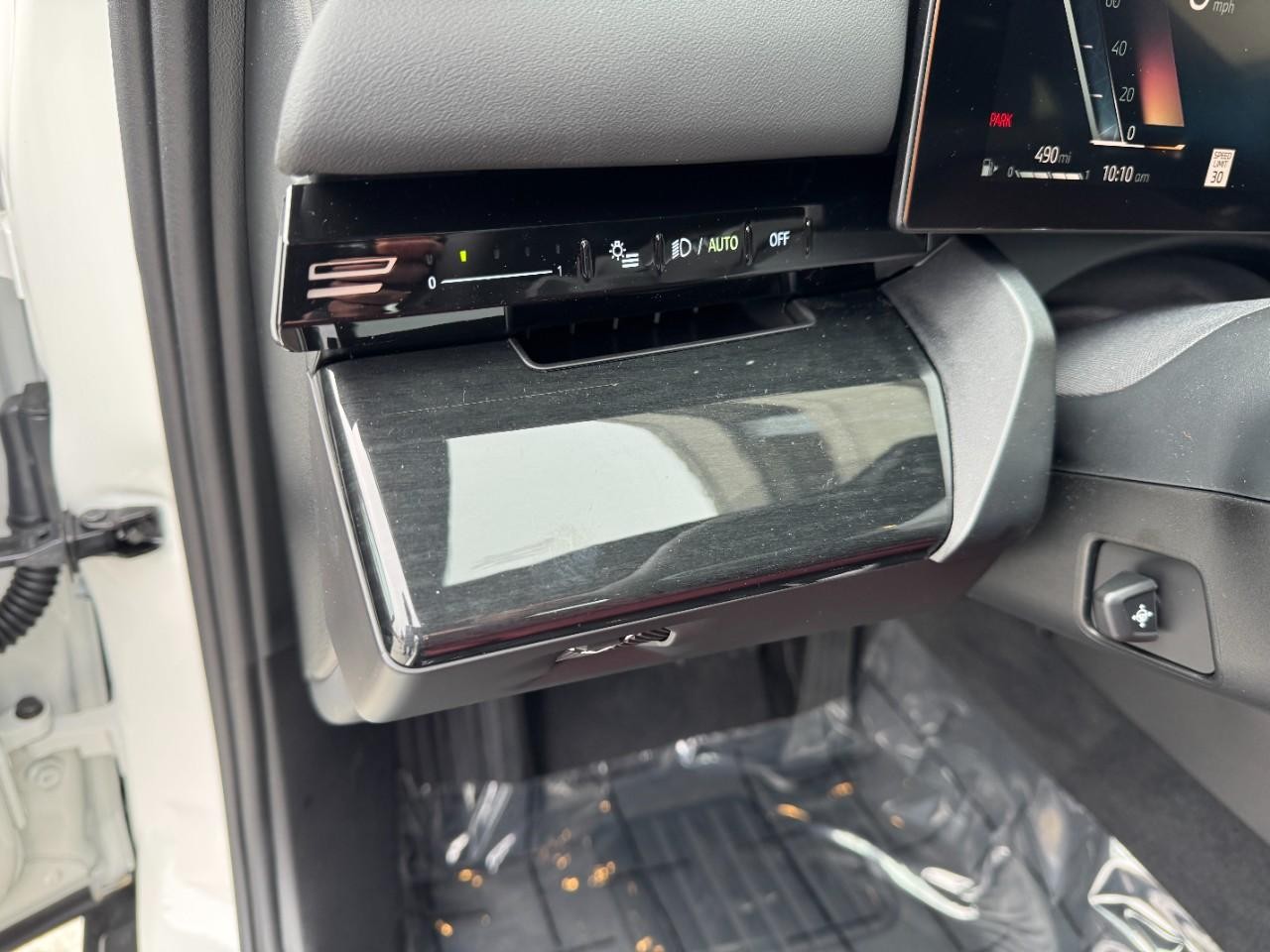 BMW 5 Series Vehicle Full-screen Gallery Image 20