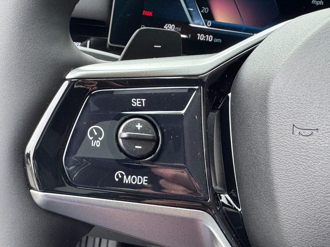 BMW 5 Series Vehicle Full-screen Gallery Image 21