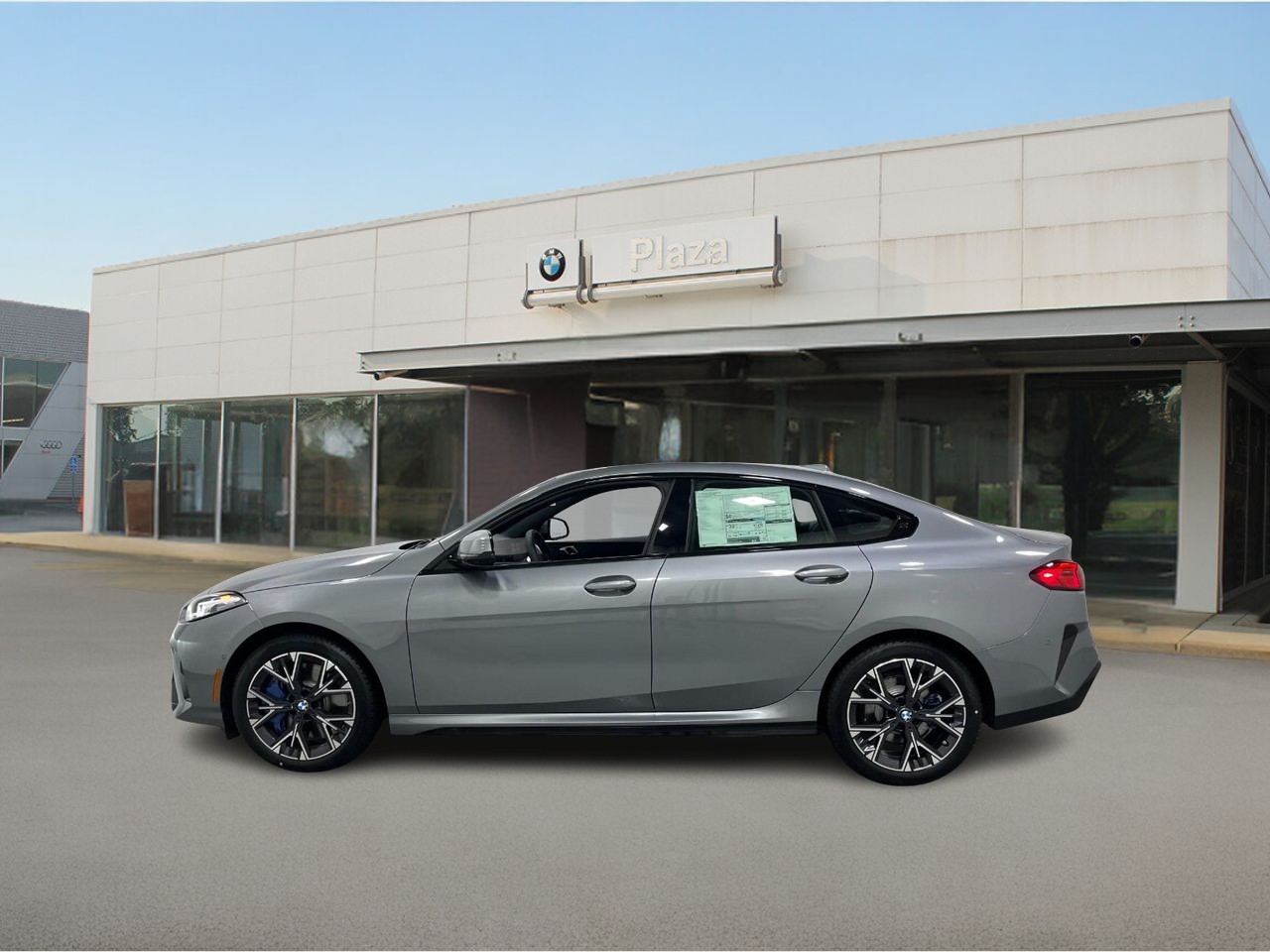 BMW 2 Series Vehicle Full-screen Gallery Image 2