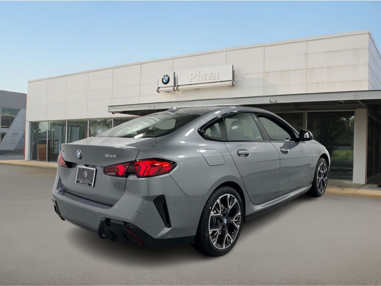 BMW 2 Series Vehicle Full-screen Gallery Image 4