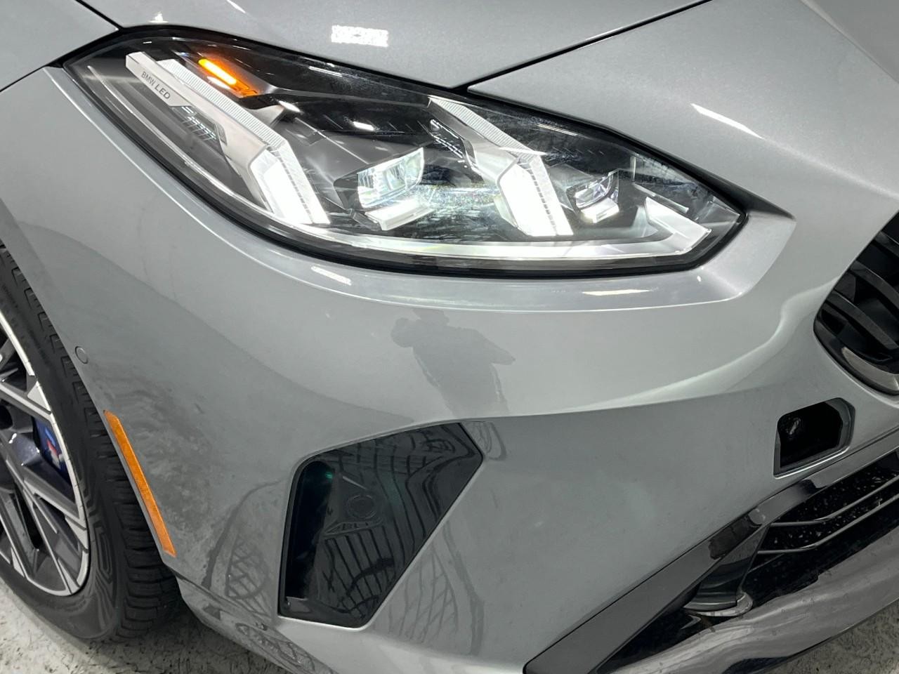 BMW 2 Series Vehicle Full-screen Gallery Image 8