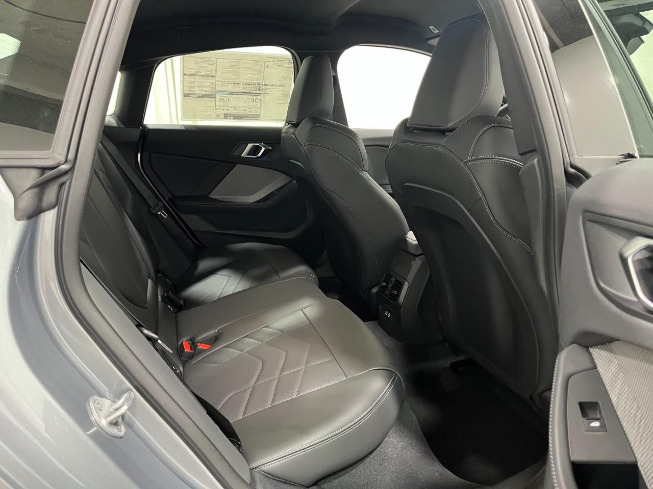 BMW 2 Series Vehicle Full-screen Gallery Image 13