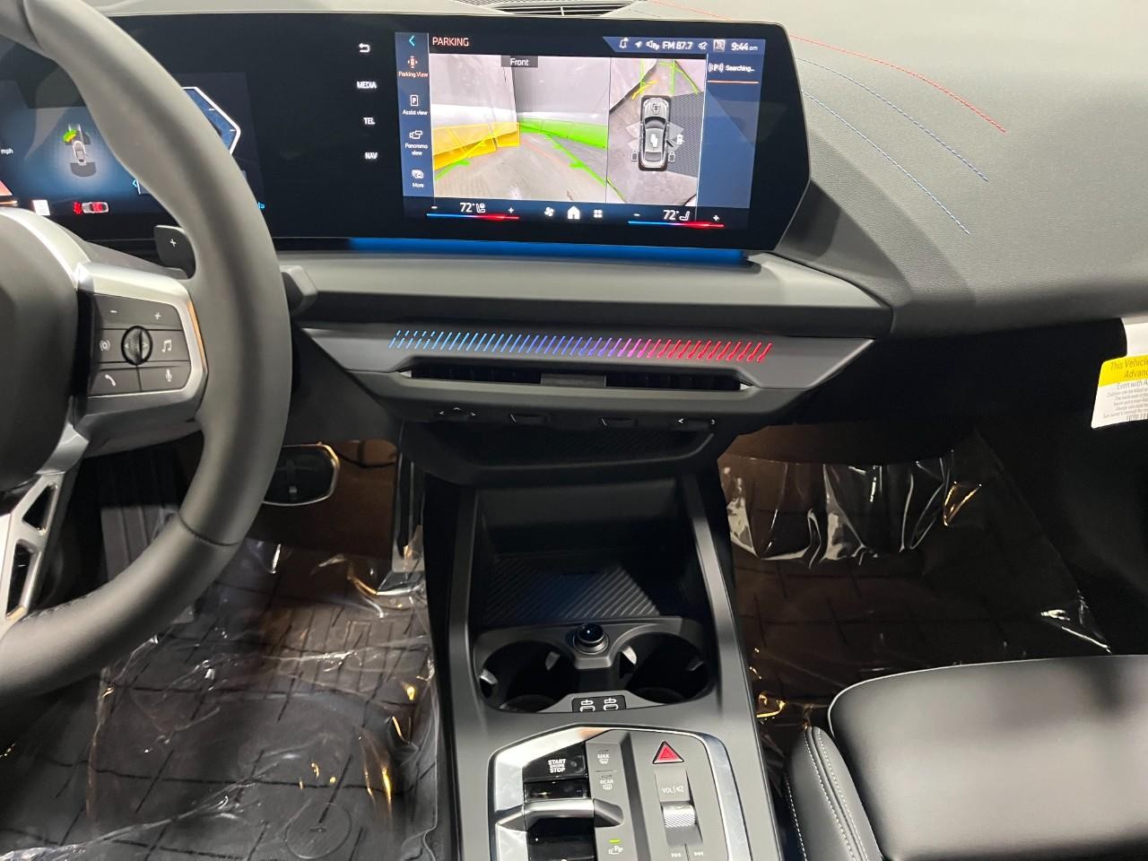 BMW 2 Series Vehicle Full-screen Gallery Image 16