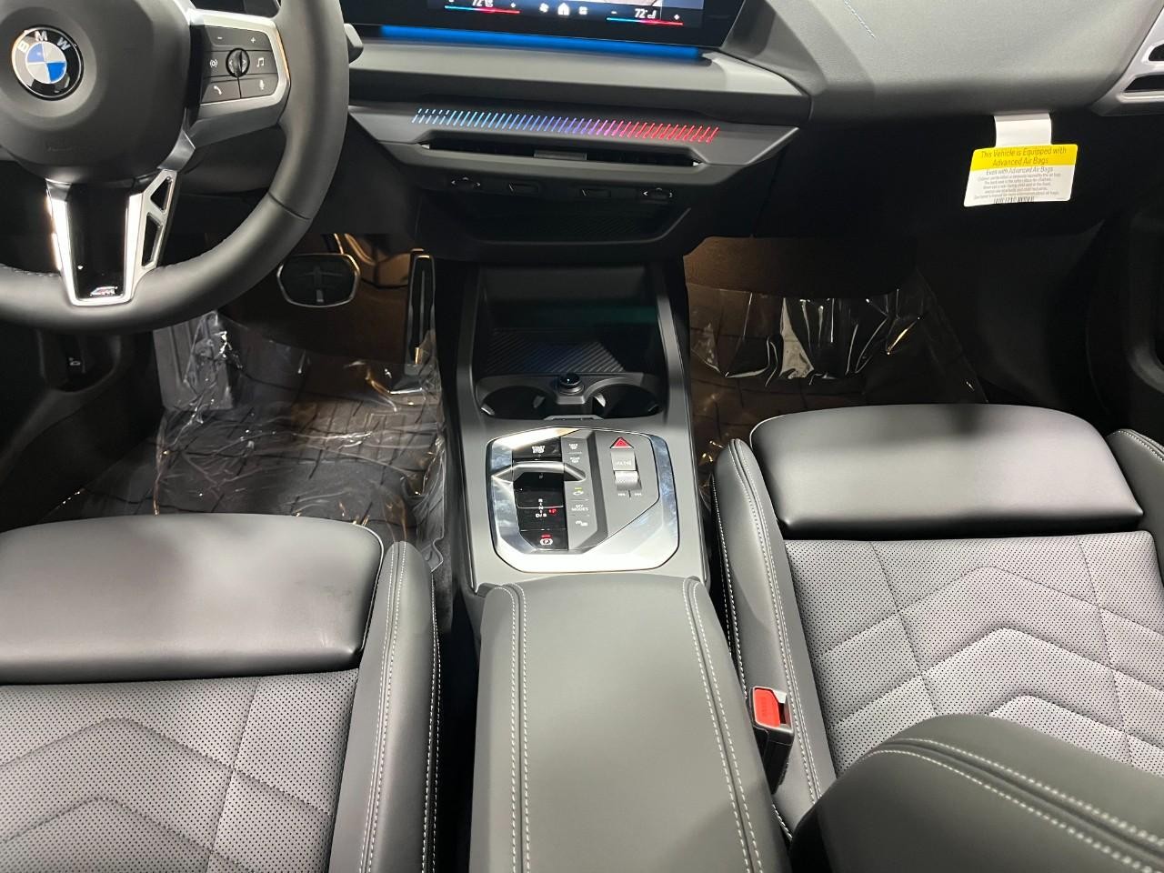 BMW 2 Series Vehicle Full-screen Gallery Image 17