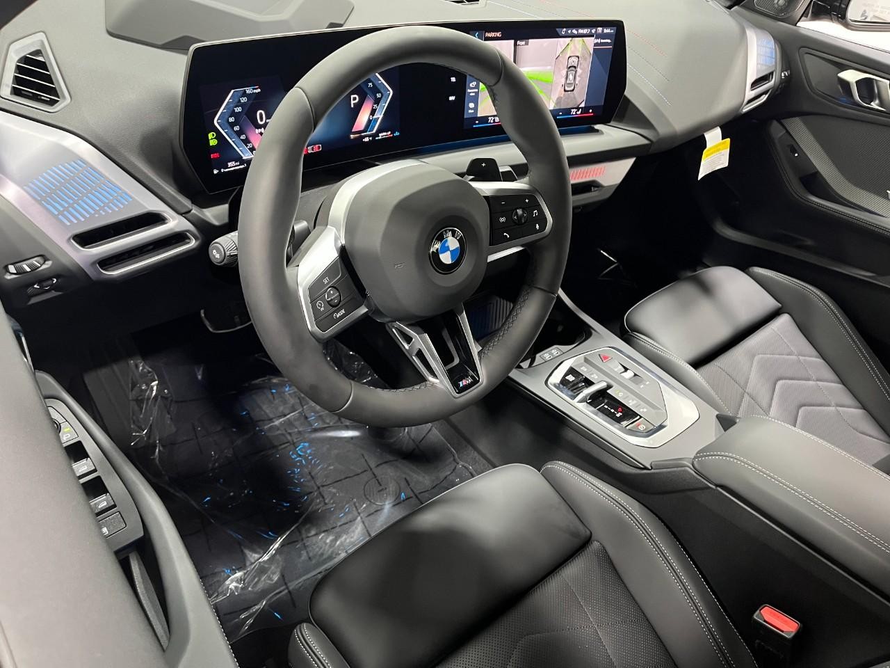 BMW 2 Series Vehicle Full-screen Gallery Image 20