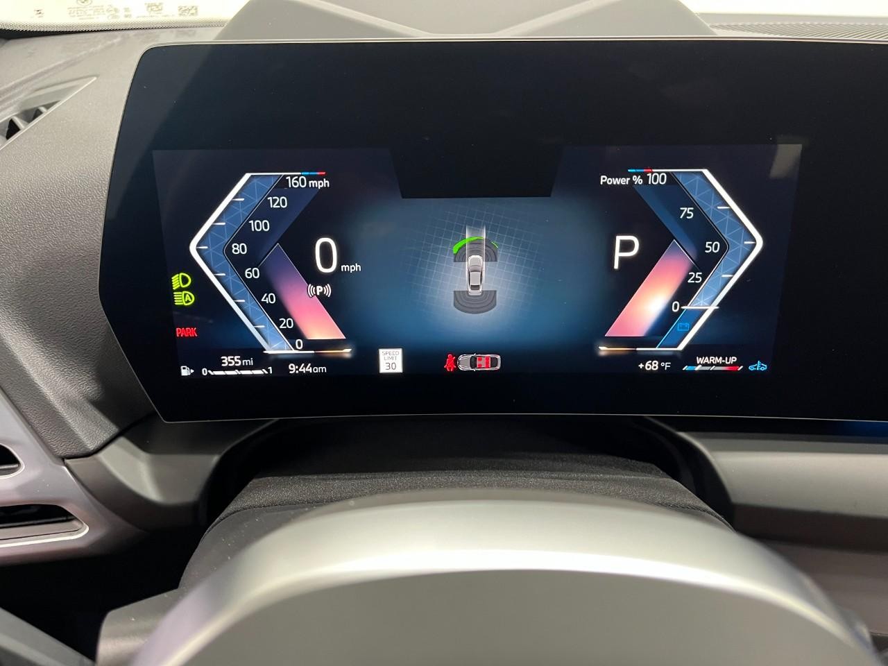 BMW 2 Series Vehicle Full-screen Gallery Image 24