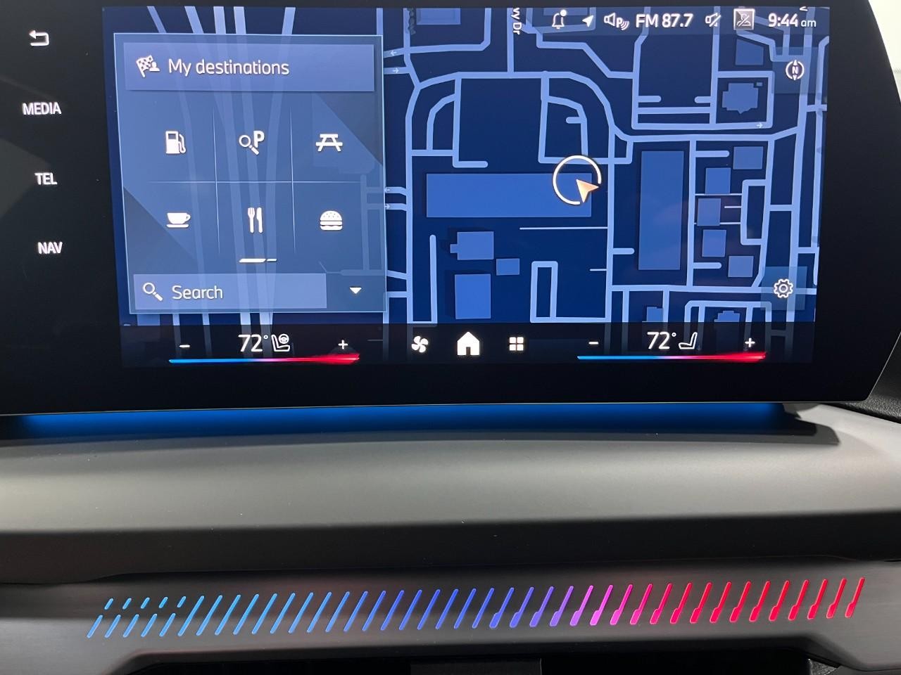 BMW 2 Series Vehicle Full-screen Gallery Image 27