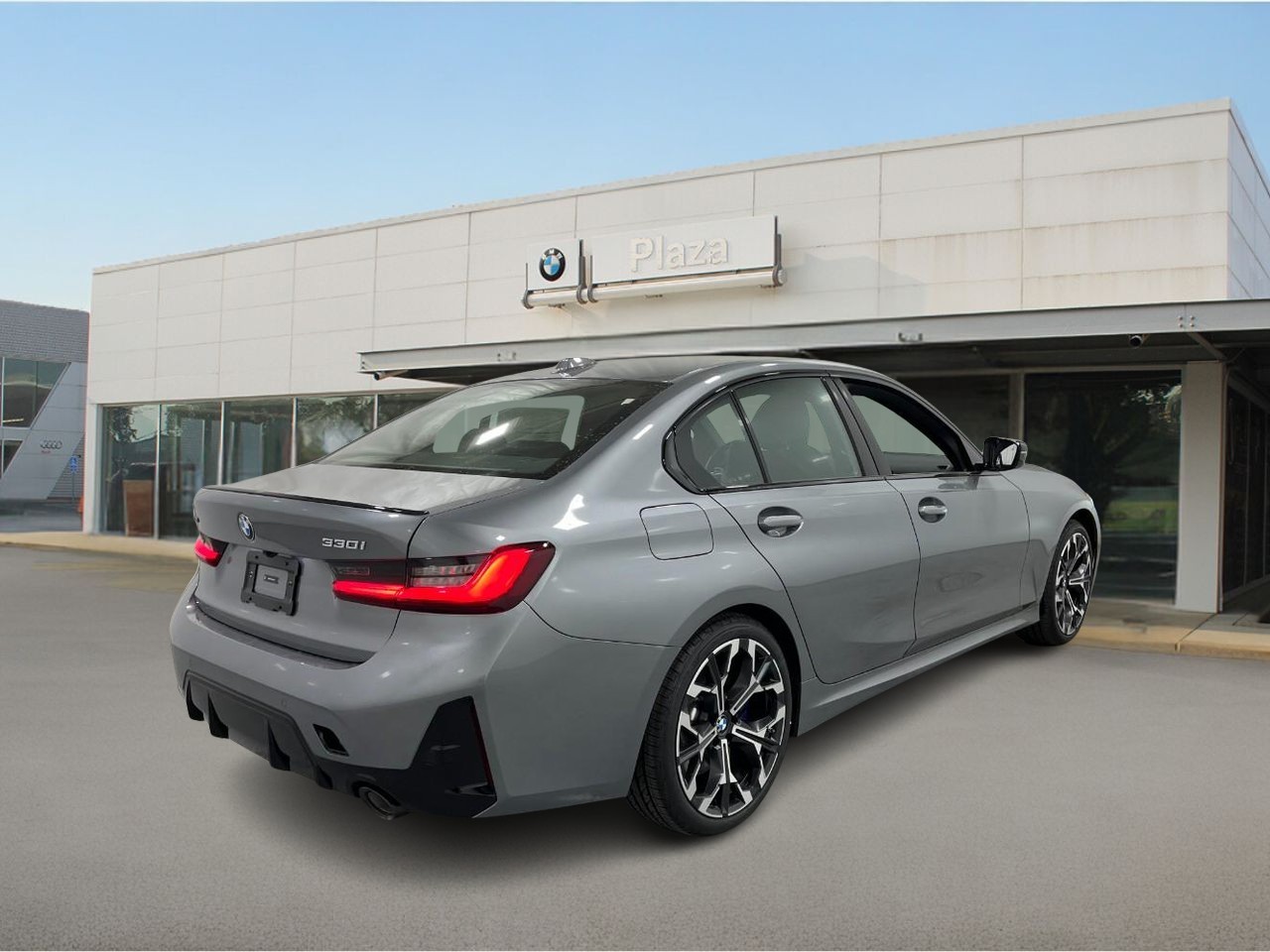 BMW 3 Series Vehicle Full-screen Gallery Image 4