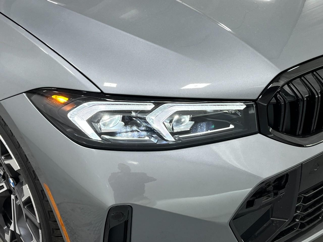 BMW 3 Series Vehicle Full-screen Gallery Image 8