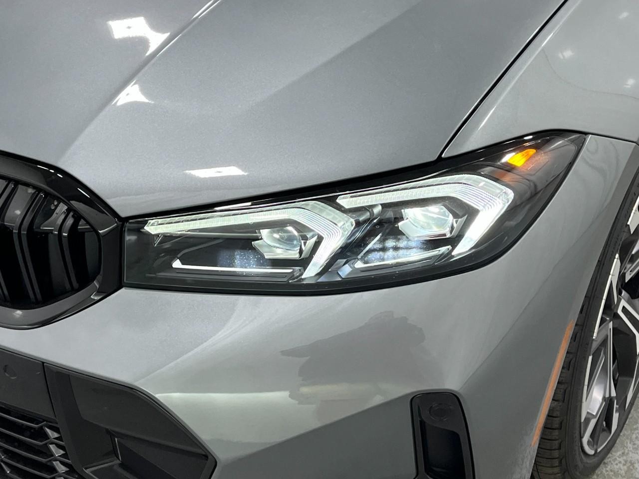 BMW 3 Series Vehicle Full-screen Gallery Image 9