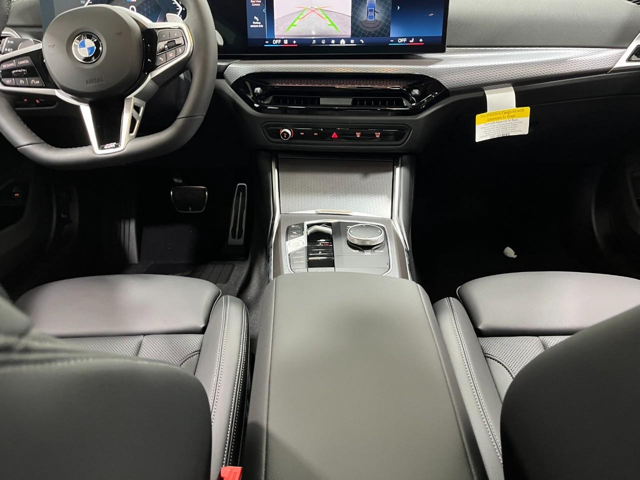 BMW 3 Series Vehicle Full-screen Gallery Image 17