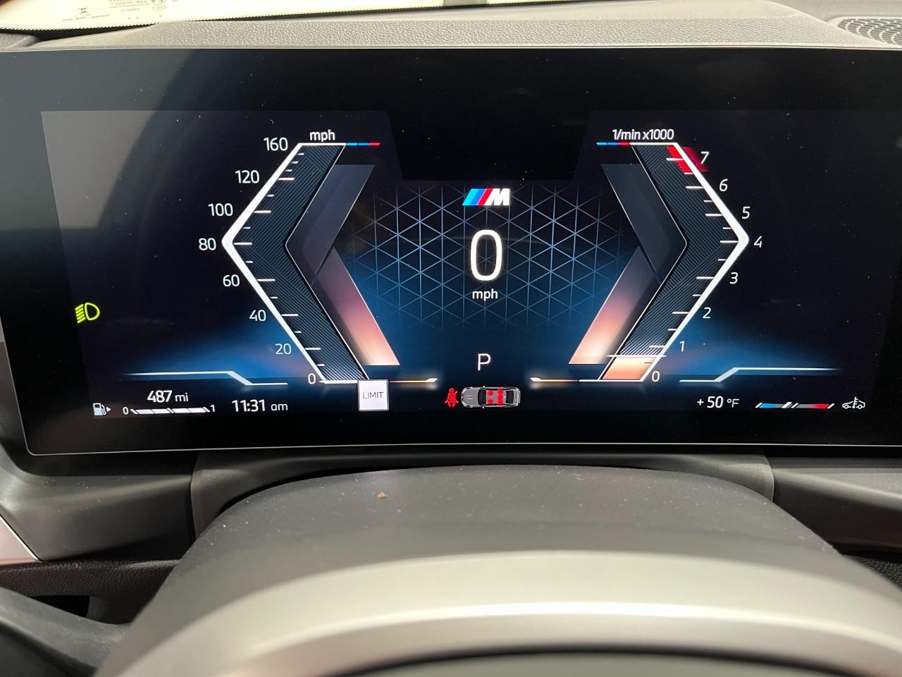 BMW 3 Series Vehicle Full-screen Gallery Image 24