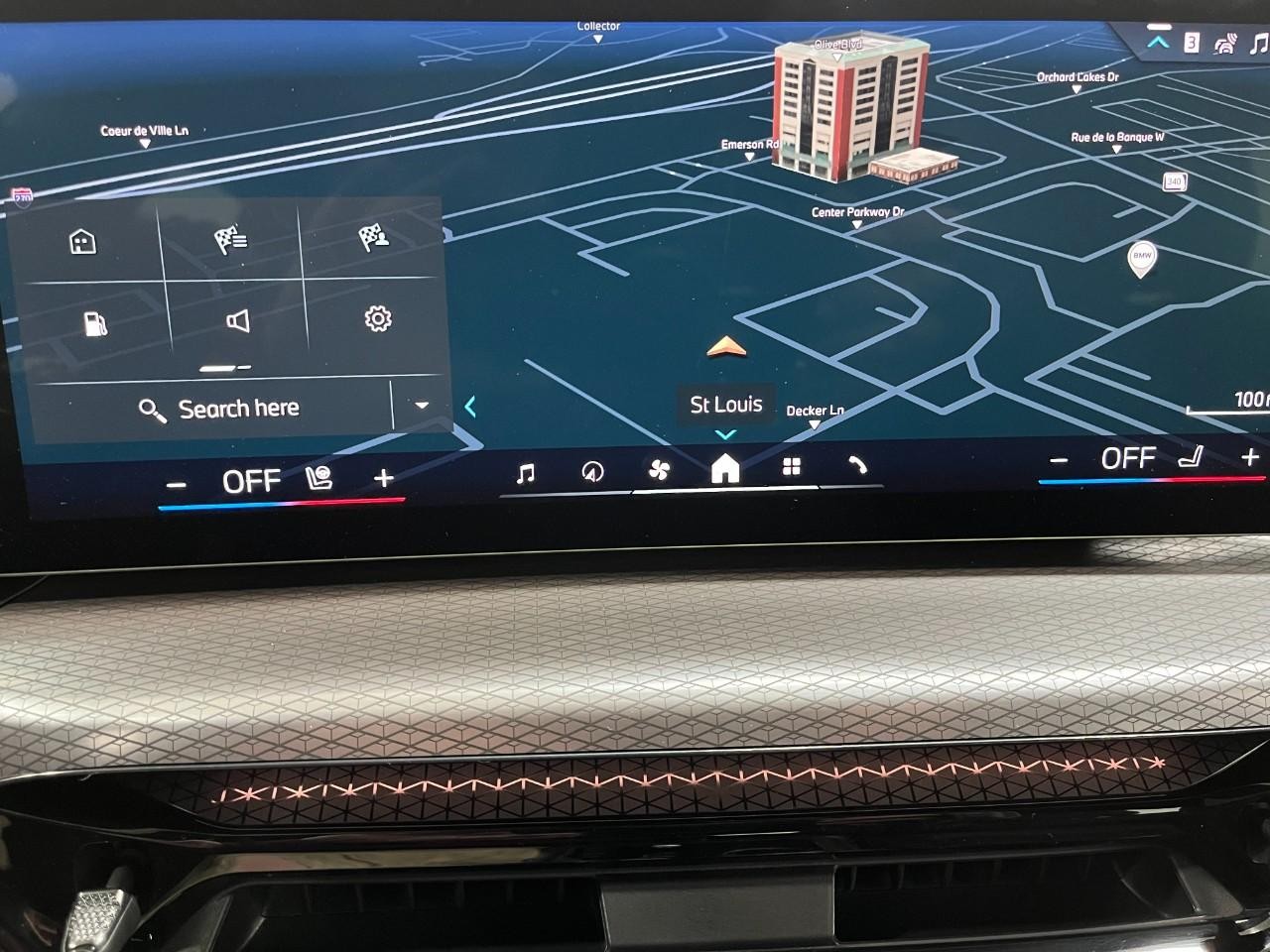 BMW 3 Series Vehicle Full-screen Gallery Image 26