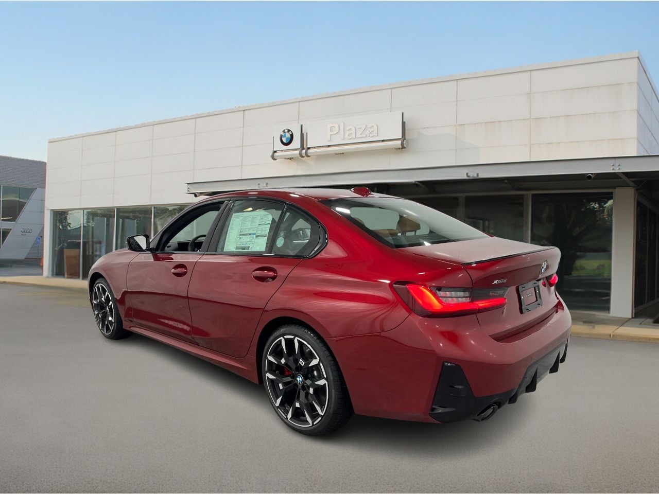 BMW 3 Series Vehicle Full-screen Gallery Image 3